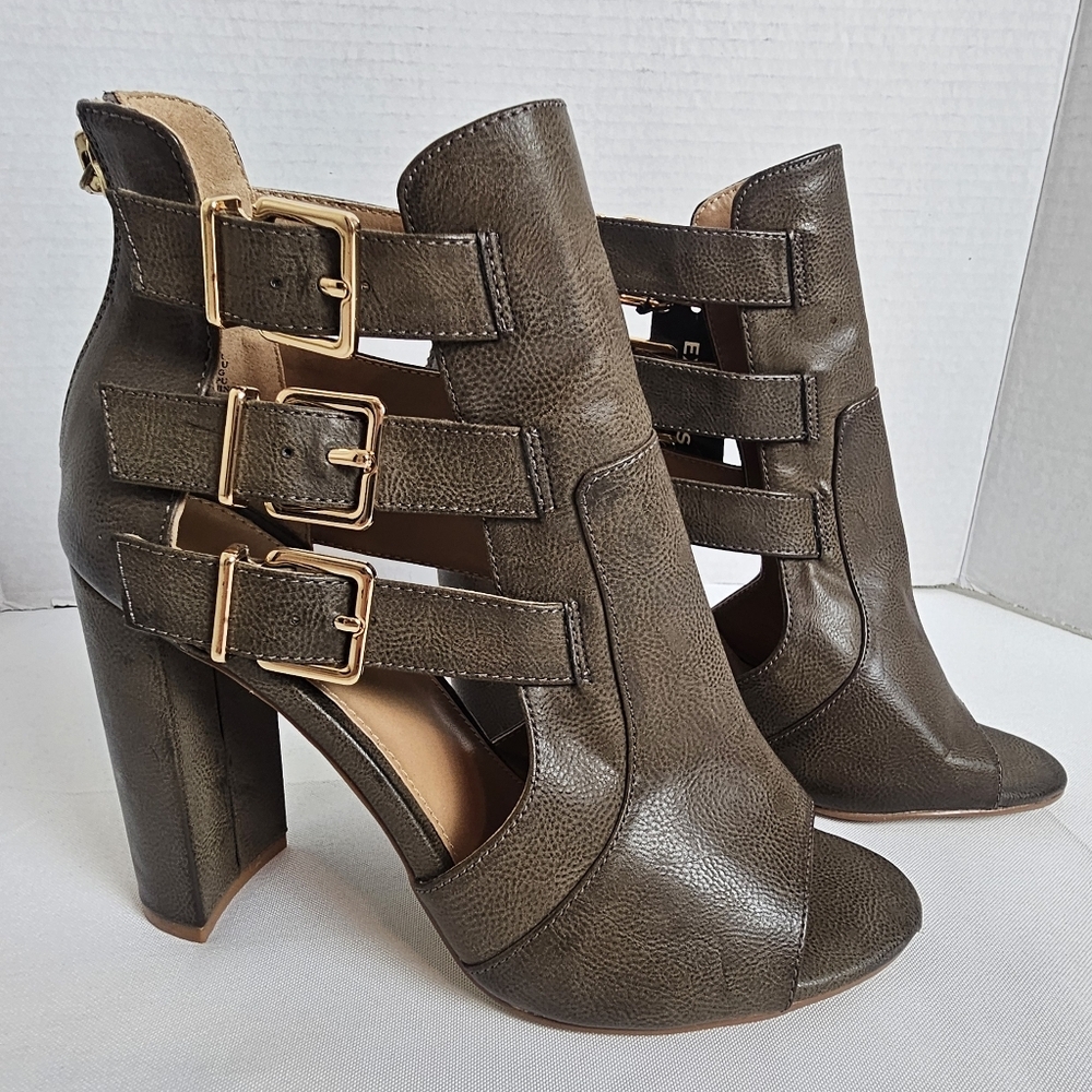 Express Brown Triple Buckle Peep Toe Heeled Booties Size 7 Chunky Heel